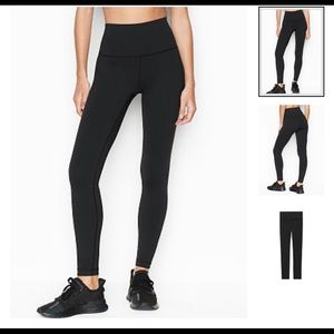 Black Victoria Secrets Essential leggings.